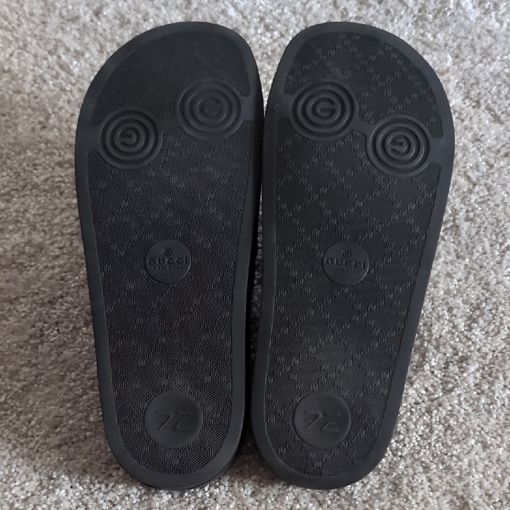 Gucci Black Rubber Logo Slide Sandals - Picture 3 of 6